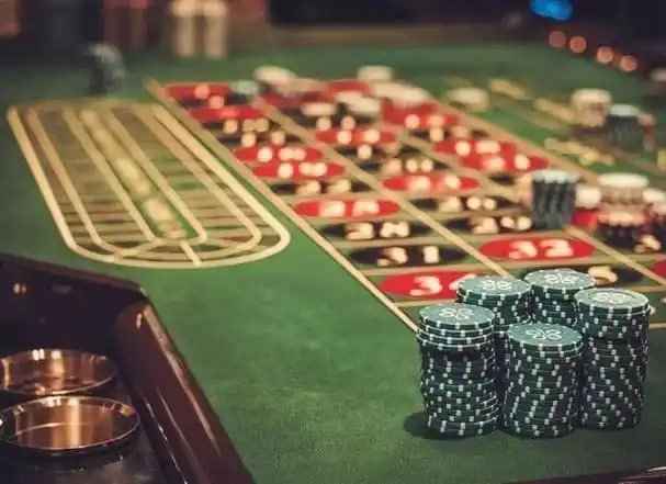 Tabel pembayaran Bikini Paradise dengan nilai setiap kombinasi simbol dan fitur bonus